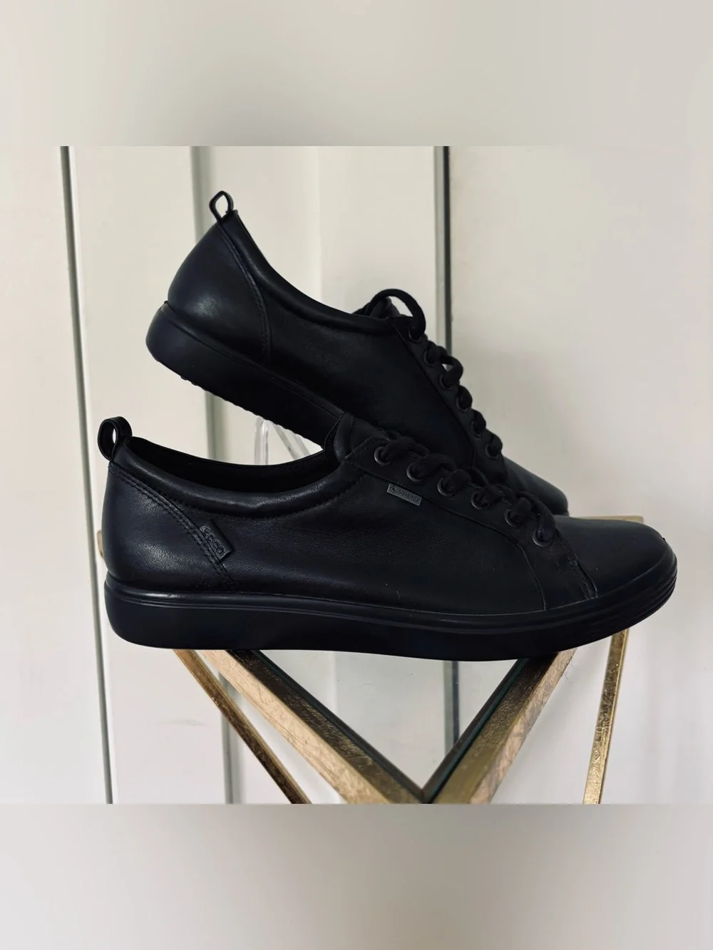 Women's ECCO Soft gore-tex Waterproof Sneaker black leather low top sneaker 10